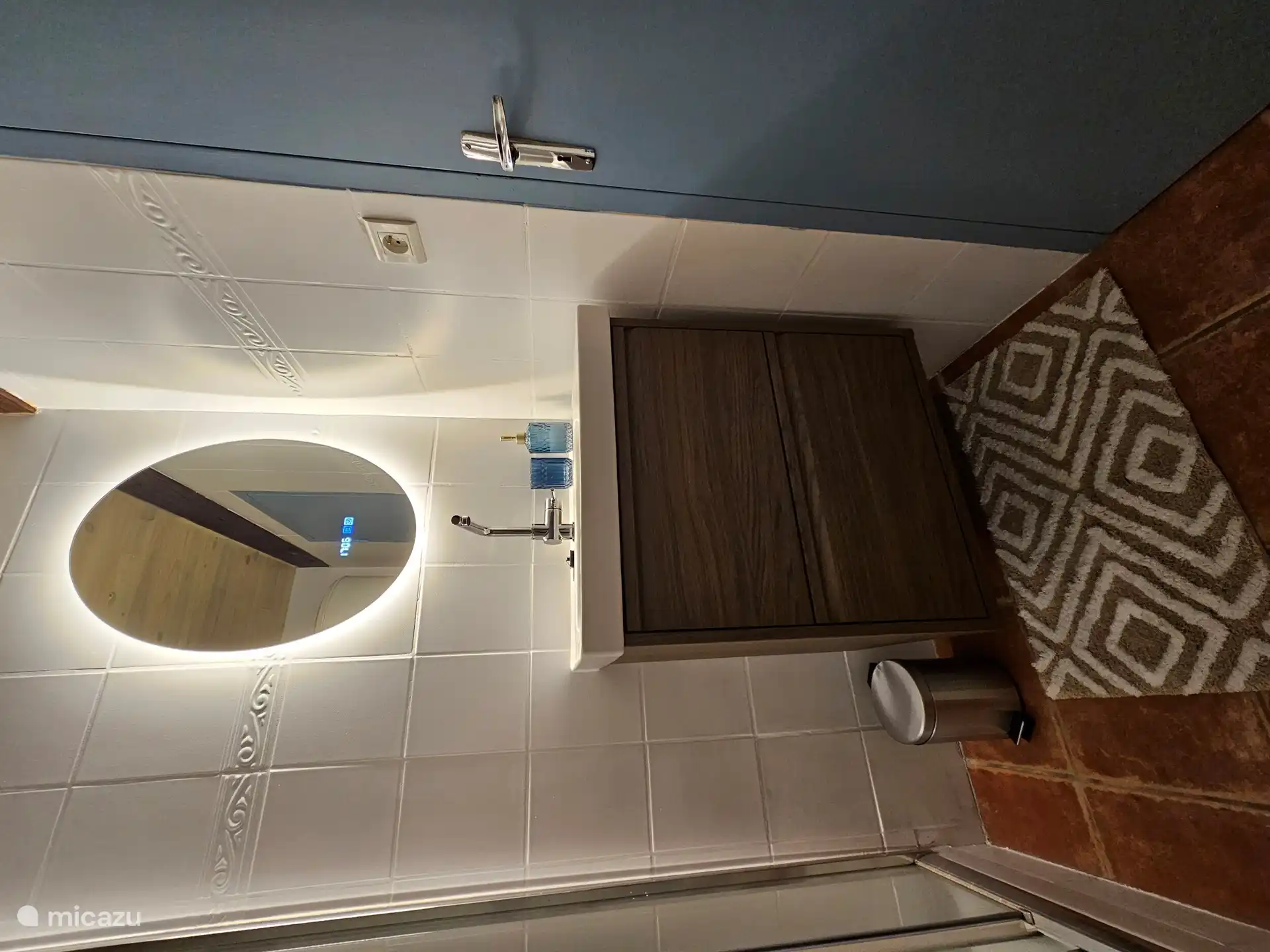 Badezimmer mit Dusche und WC