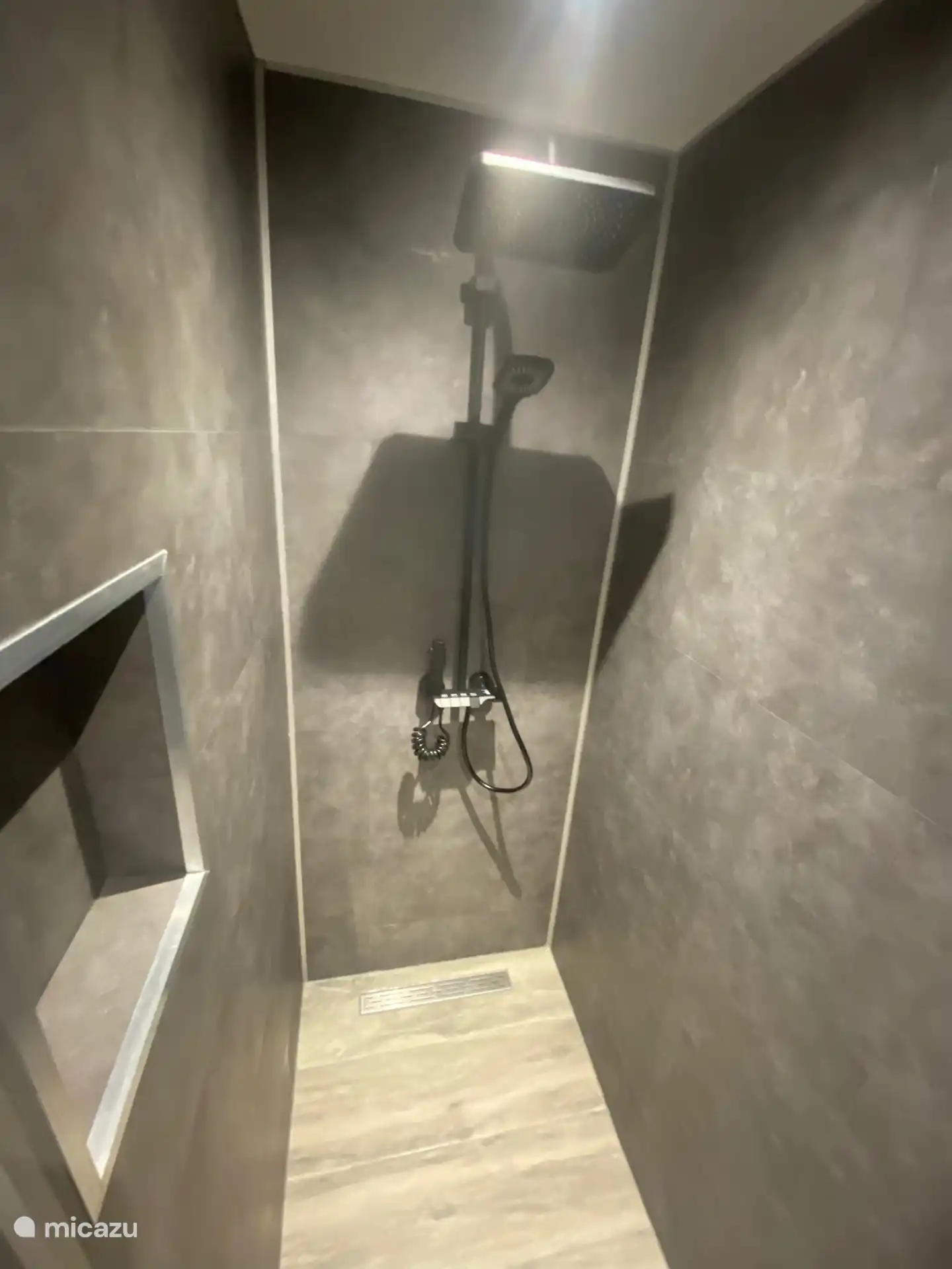 Installation pratique pour vos produits de douche