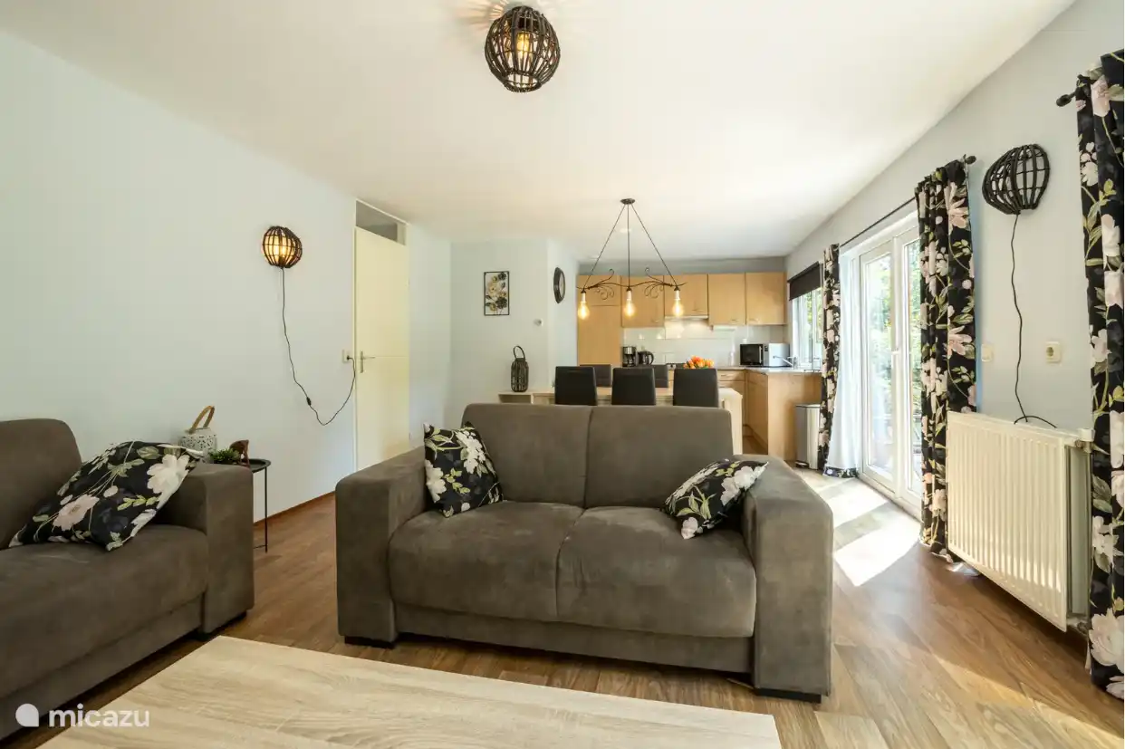 Vue d’ensemble depuis le coin salon