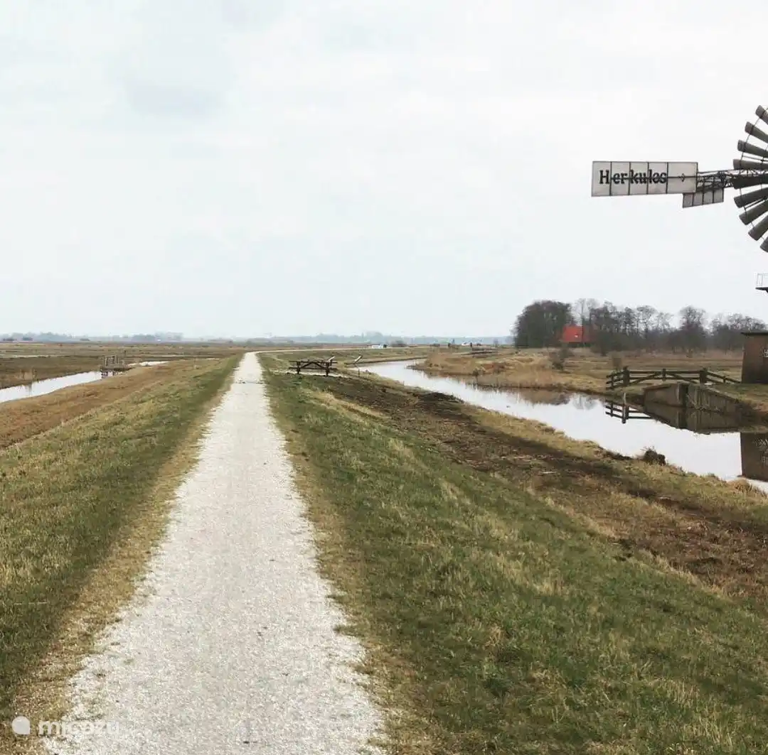 Surroundings with American Hercules mill - view Veenhuys