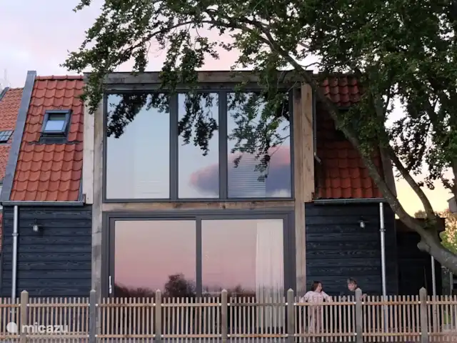 Location de Vacances Pays-Bas, Frise, Drachten, maison de vacances - 't Veenhuys Vue sur 't Veenhuys avec terrasse