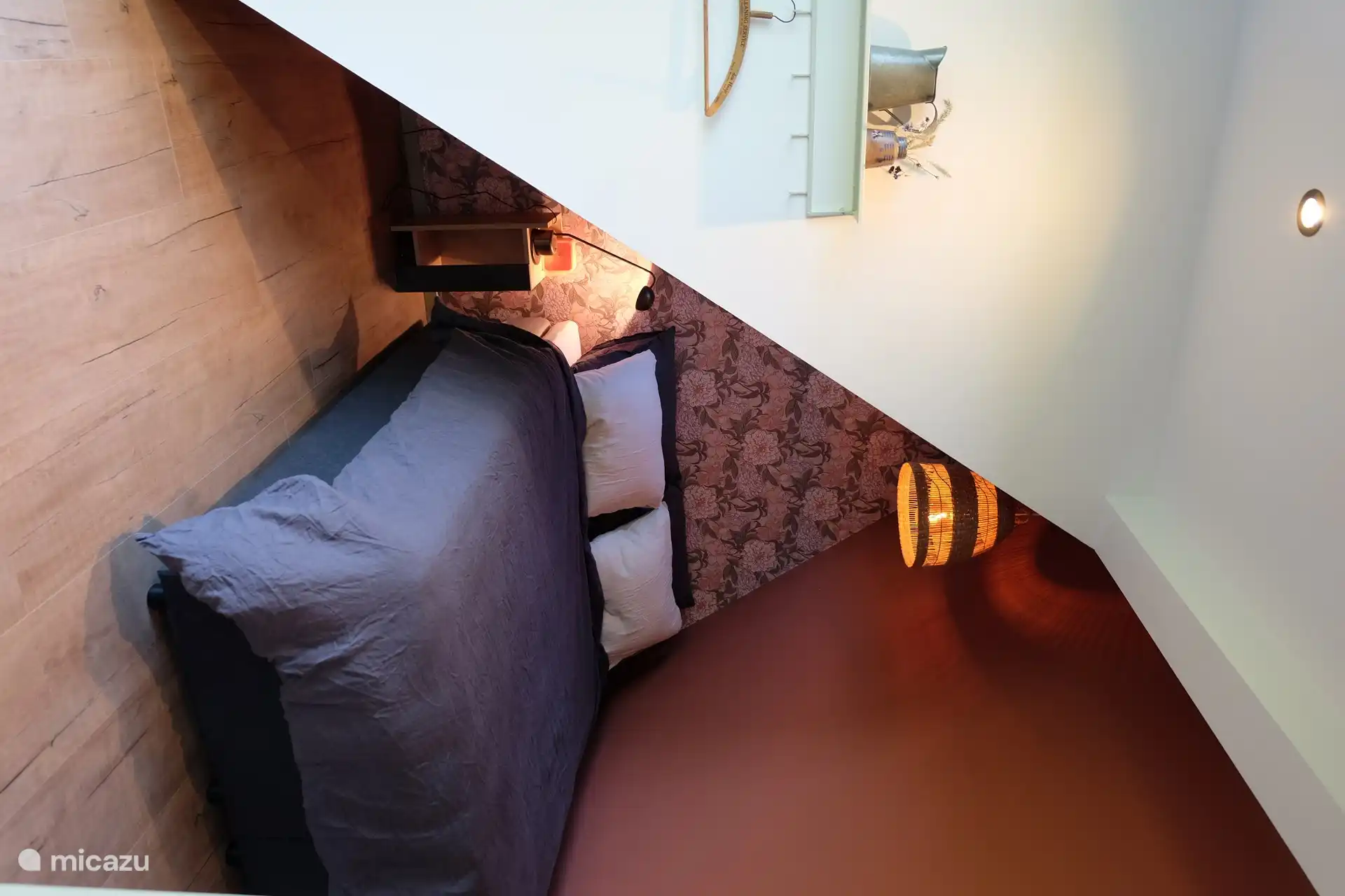 Master bedroom with king-size Van Der Valk bed.