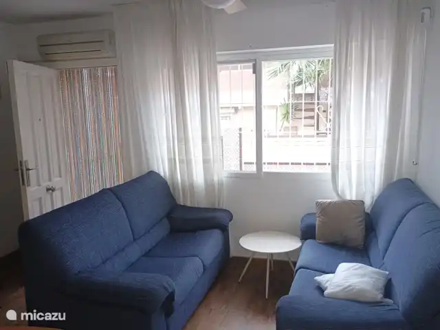 Tranquilo townhouse/Bungalow Kwintos | Espagne, Costa Blanca, Torrevieja - bungalow salon.2 canapés près de la fenêtre