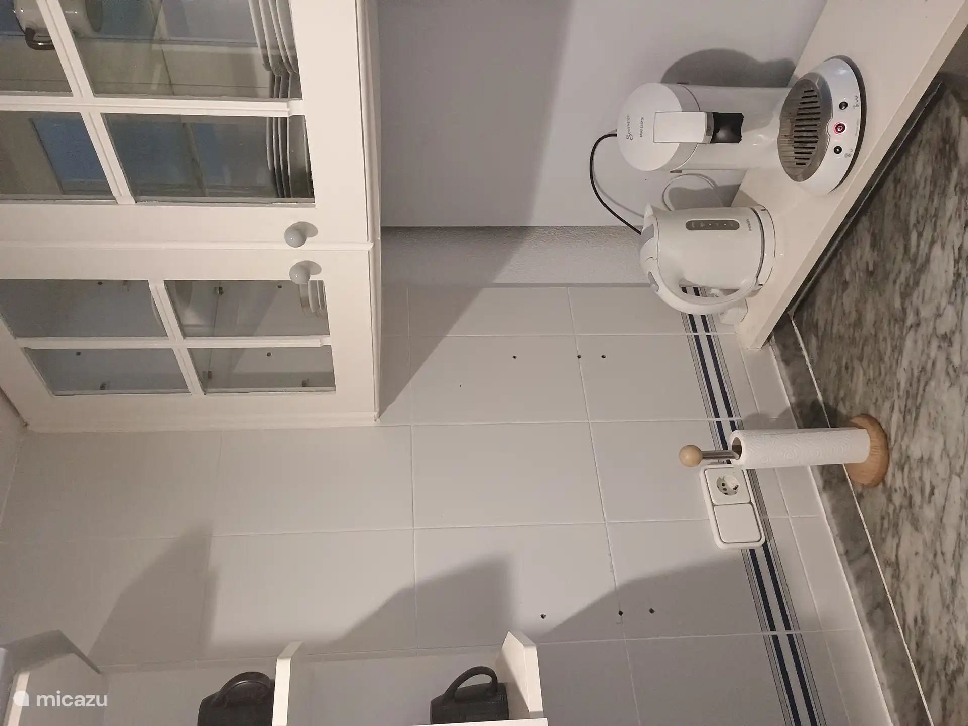 Cuisine avec cafetière et bouilloire