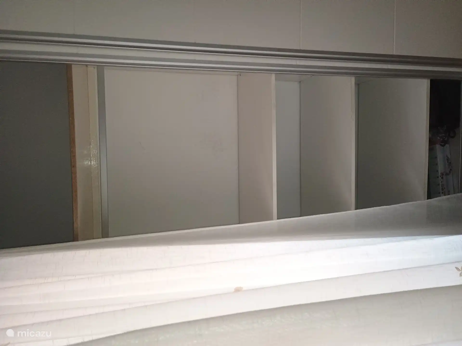 Penderie chambre 1 rez-de-chaussée