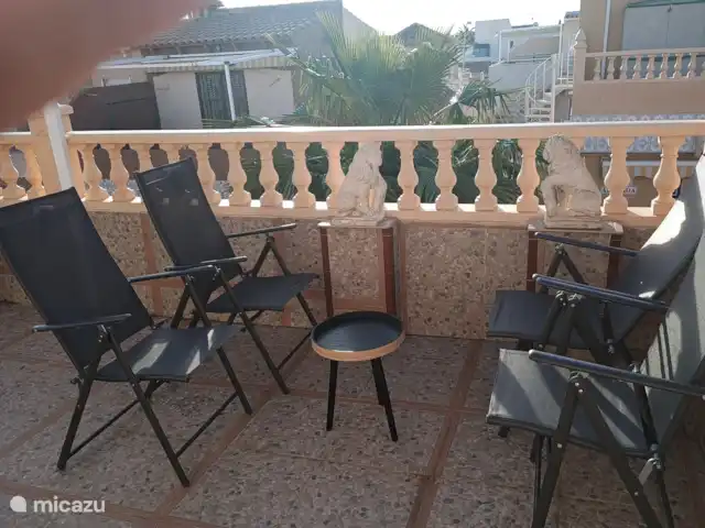 Tranquilo townhouse/Bungalow Kwintos | Espagne, Costa Blanca, Torrevieja - bungalow Sièges supplémentaires à l’étage sur le solarium. Terrasse orientée plein sud.