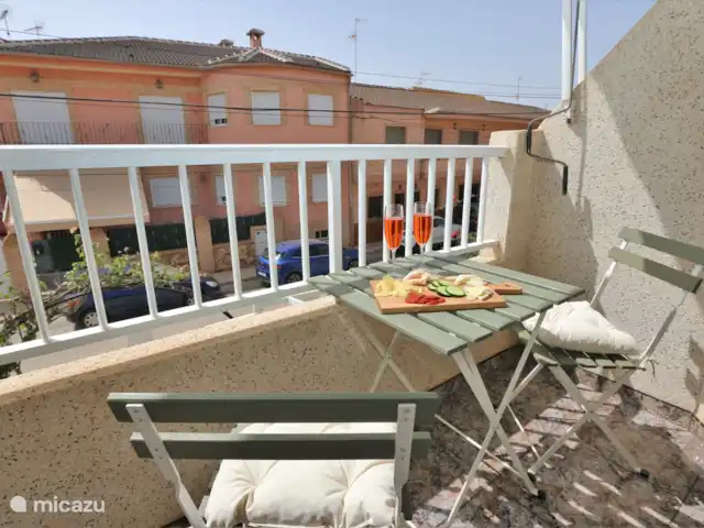 Location de Vacances Espagne, Murcia, San Pedro del Pinatar, maison de vacances - Maison mitoyenne à San Pedro del Pinatar  Balcon avec table