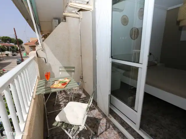 Location de Vacances Espagne, Murcia, San Pedro del Pinatar, maison de vacances - Maison mitoyenne à San Pedro del Pinatar  Balcon avec table