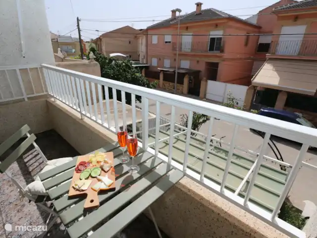Location de Vacances Espagne, Murcia, San Pedro del Pinatar, maison de vacances - Maison mitoyenne à San Pedro del Pinatar  Balcon avec table
