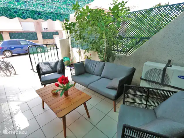 Location de Vacances Espagne, Murcia, San Pedro del Pinatar, maison de vacances - Maison mitoyenne à San Pedro del Pinatar  Jardin avant avec salon