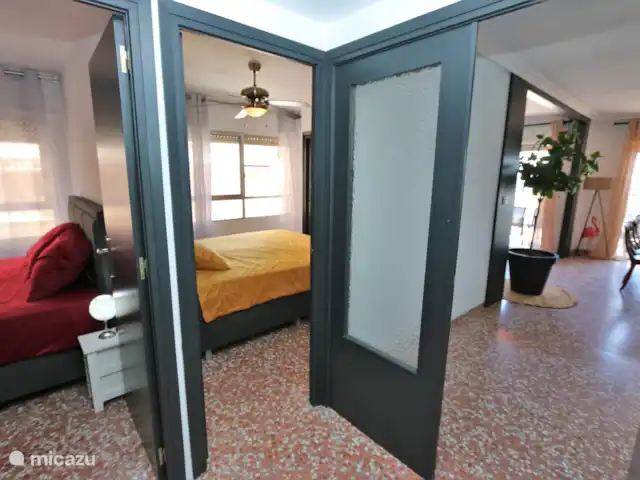 Location de Vacances Espagne, Murcia, San Pedro del Pinatar, appartement - Luxe sur la côte avec vue sur la mer Hall avec chambres à coucher et salon.