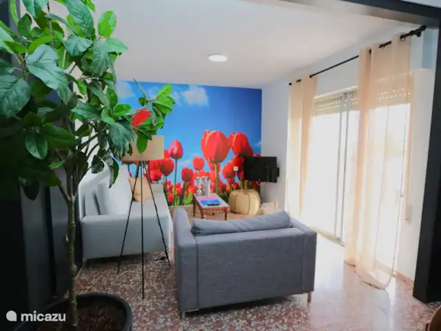 Location de Vacances Espagne, Murcia, San Pedro del Pinatar, appartement - Luxe sur la côte avec vue sur la mer Maison joliment décorée avec un papier peint coloré.