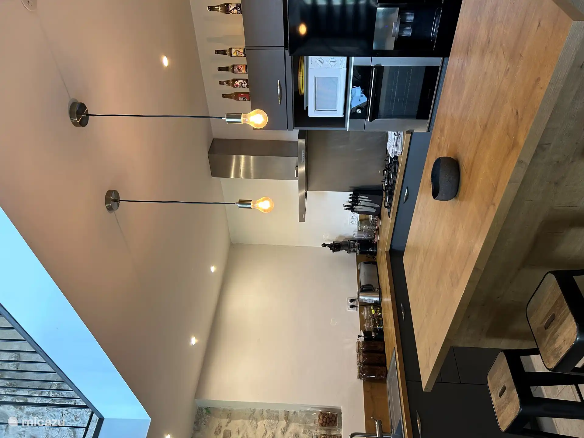 Cocina abierta y totalmente equipada en la 1ª planta