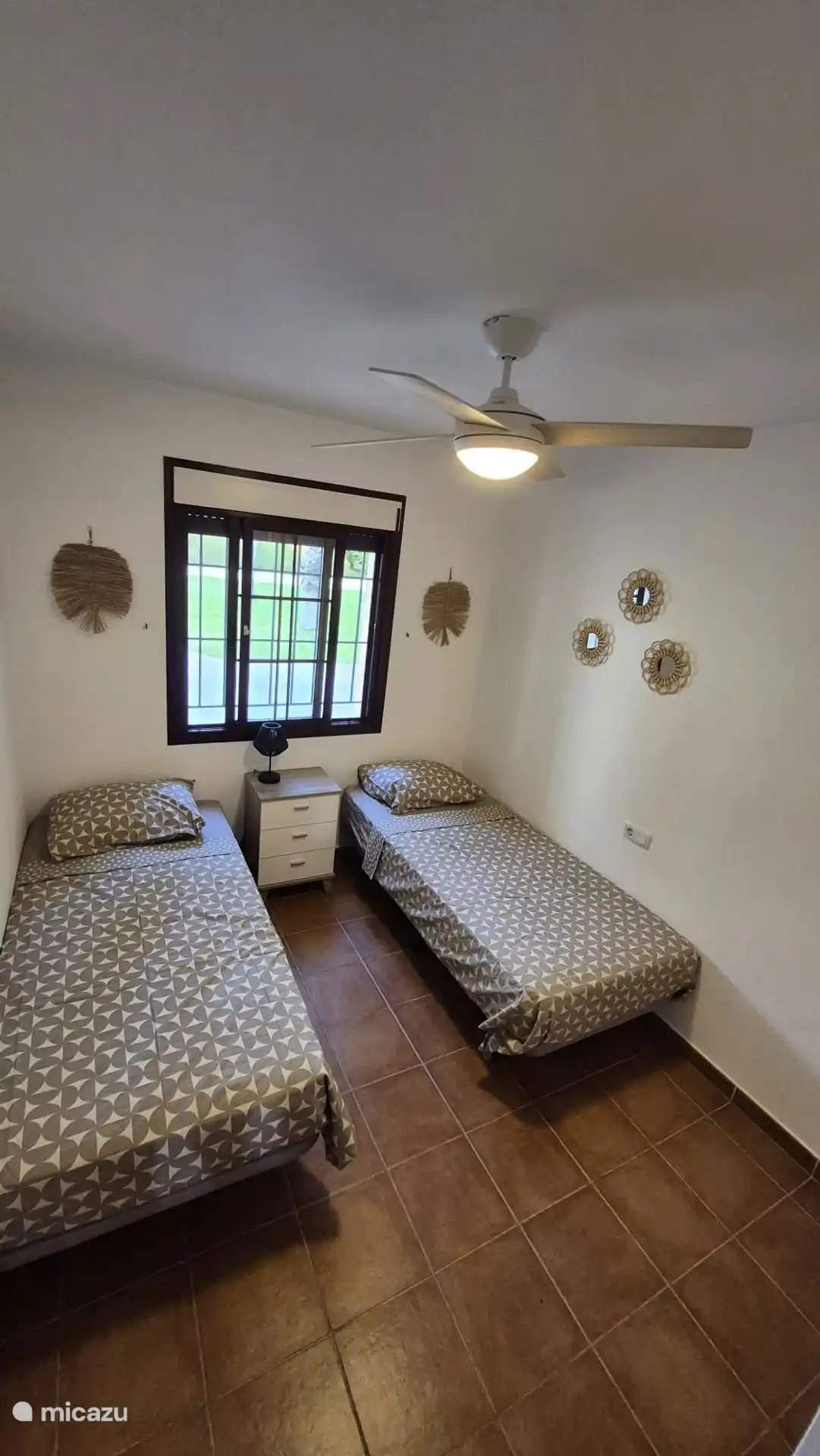 2nd bedroom with 2 x 1 bed