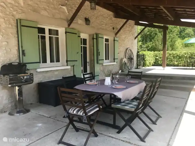 Location de Vacances France, Lot-et-Garonne, Paulhiac, maison de vacances - Domaine Quintèss - Gîte Terrasse couverte privative