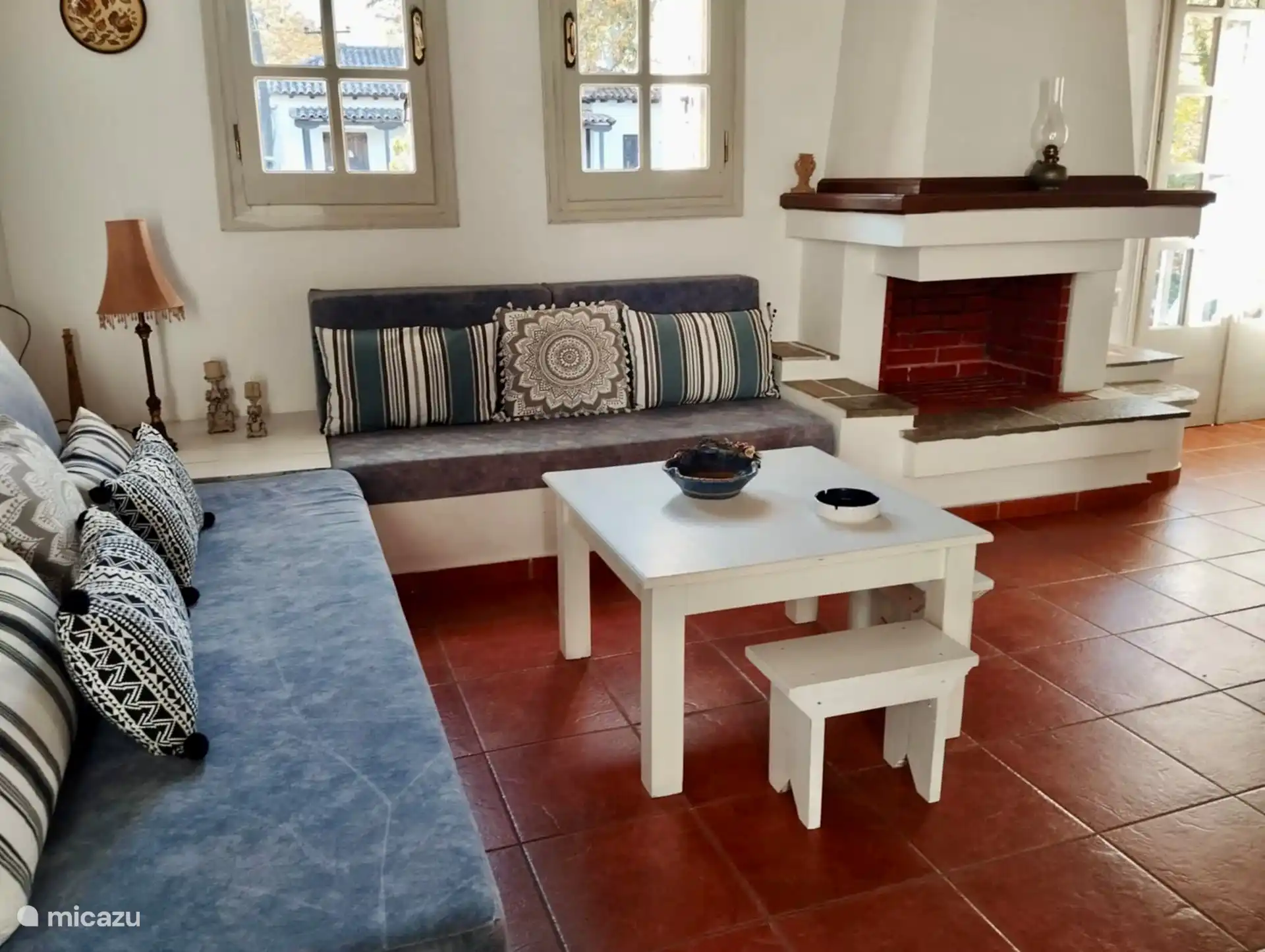 Villa Katerina - Menelaos Apartment - Wohnzimmer mit Kamin