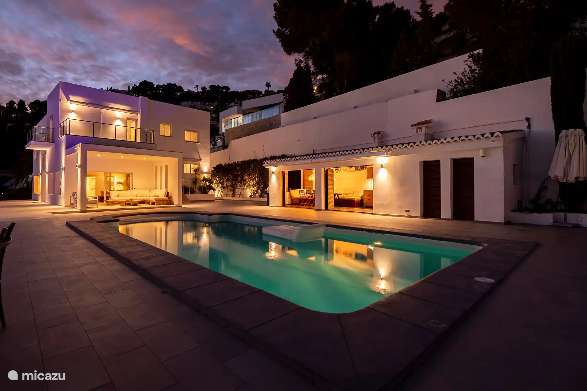 Atractivo espacio al aire libre también para la noche