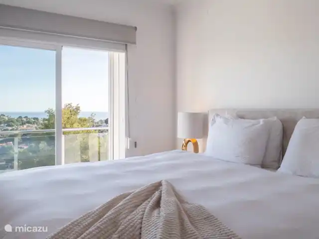 Villa El Panorama | Espagne, Costa Blanca, Moraira - villa portrait et le village de Moraira de votre lit climatisation complètement obscurcie avec 2 balcons et grande télévision de 75 pouces