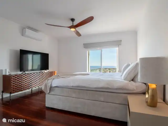 Villa El Panorama | Espagne, Costa Blanca, Moraira - villa portrait et le village de Moraira de votre lit climatisation complètement obscurcie avec 2 balcons et grande télévision de 75 pouces