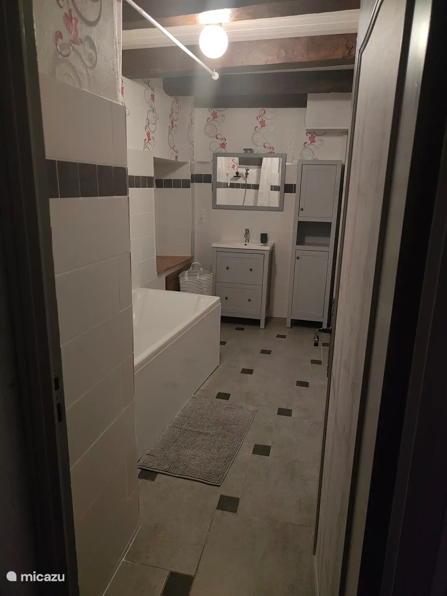 Der Eingang zum Badezimmer