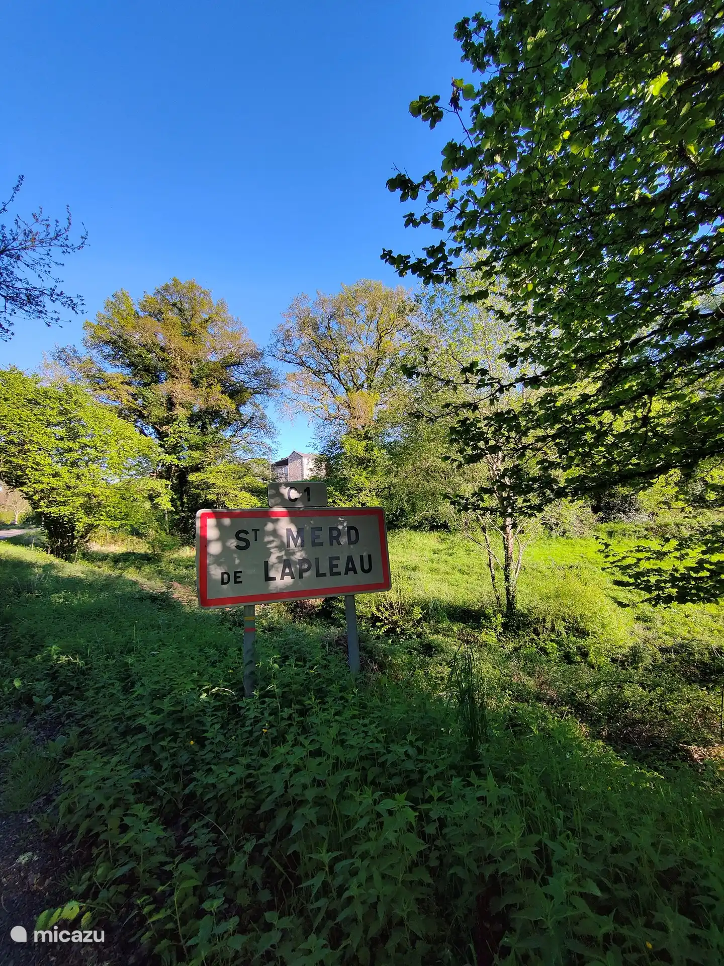 Willkommen in Saint Merd de Lapleau!