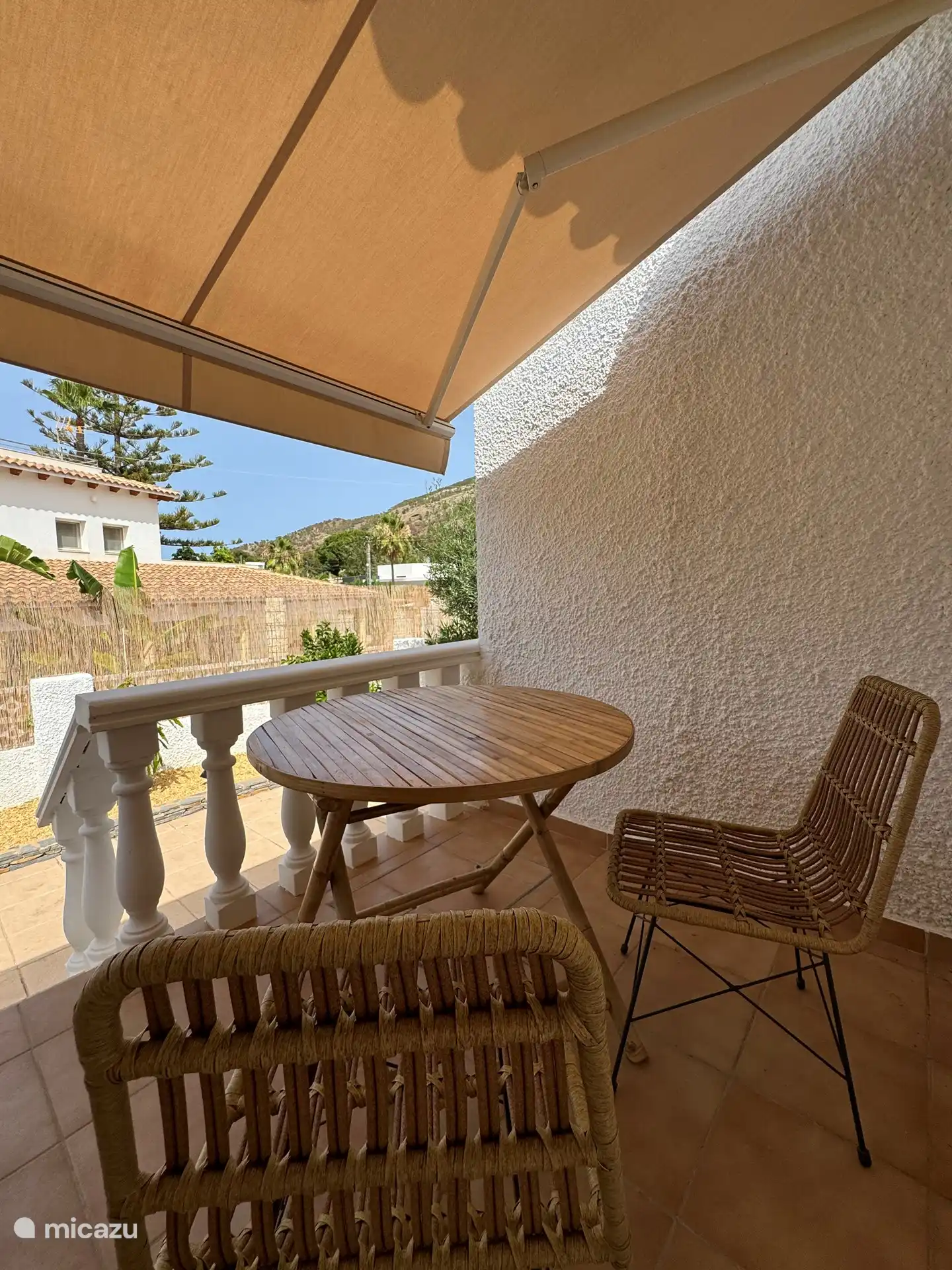 Balkon mit Sitzgelegenheit