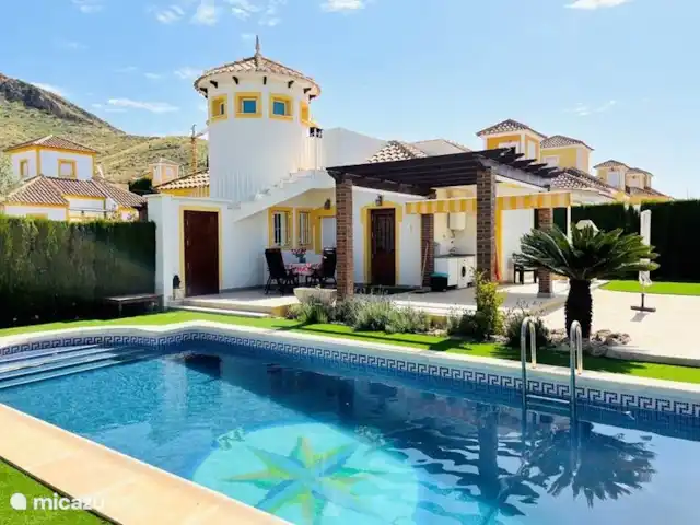 Casa Relax | Espagne, Costa Cálida, Mazarrón - villa Dans la charmante chambre de la tour à l’étage, il y a une troisième chambre avec un lit supplémentaire. Pour plus de flexibilité, le salon dispose également d’un canapé-lit.