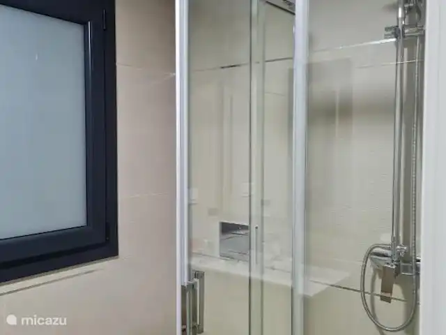 Casa Pelt à Finestrat près de Benidorm | Espagne, Costa Blanca, Finestrat - maison mitoyenne Toilettes et douche au 1er étage