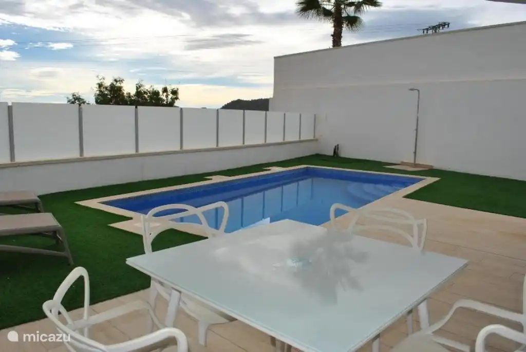 Piscine privée avec terrasse 