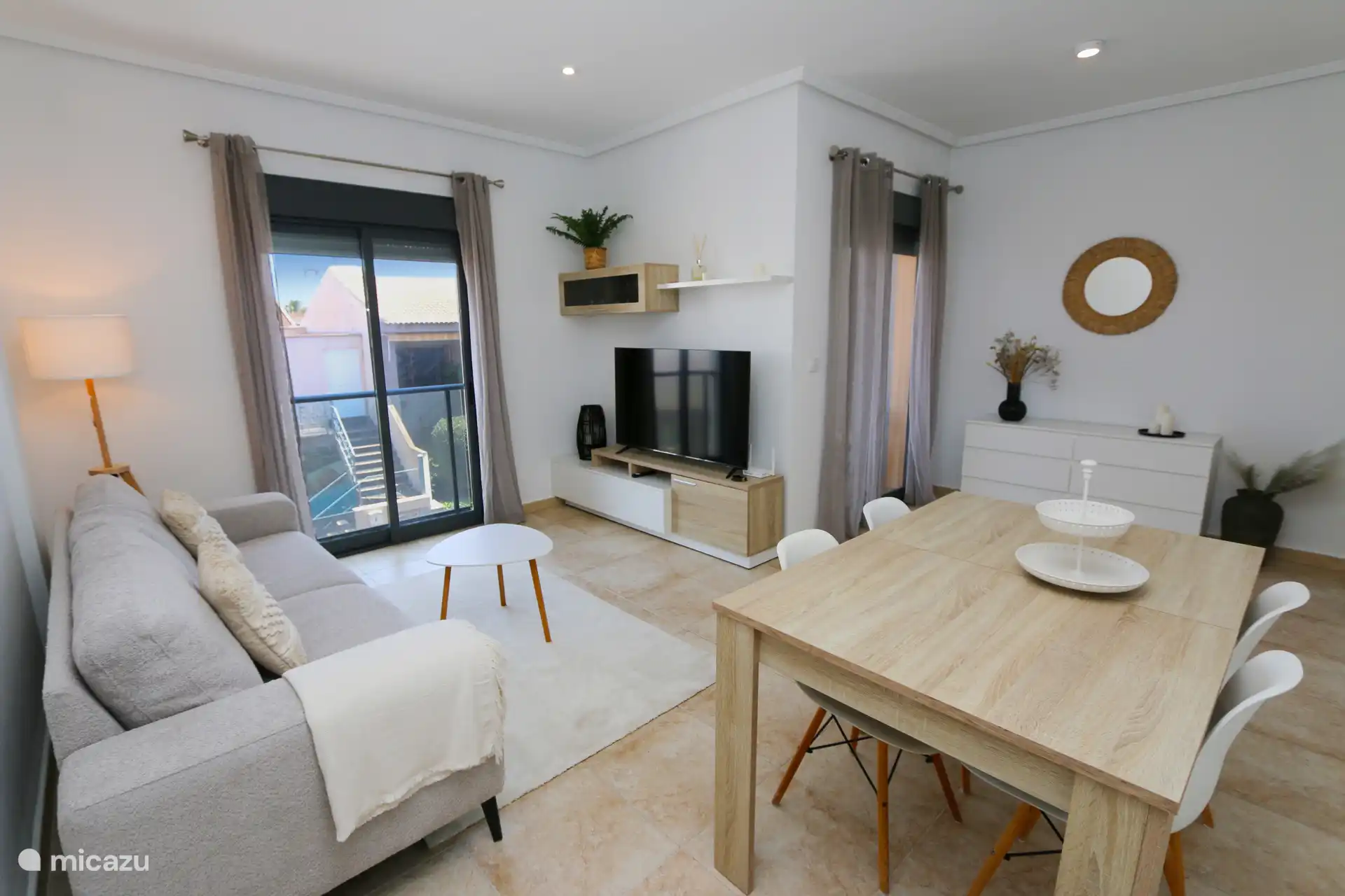 Wohnzimmer mit internationalen TV-Kanälen