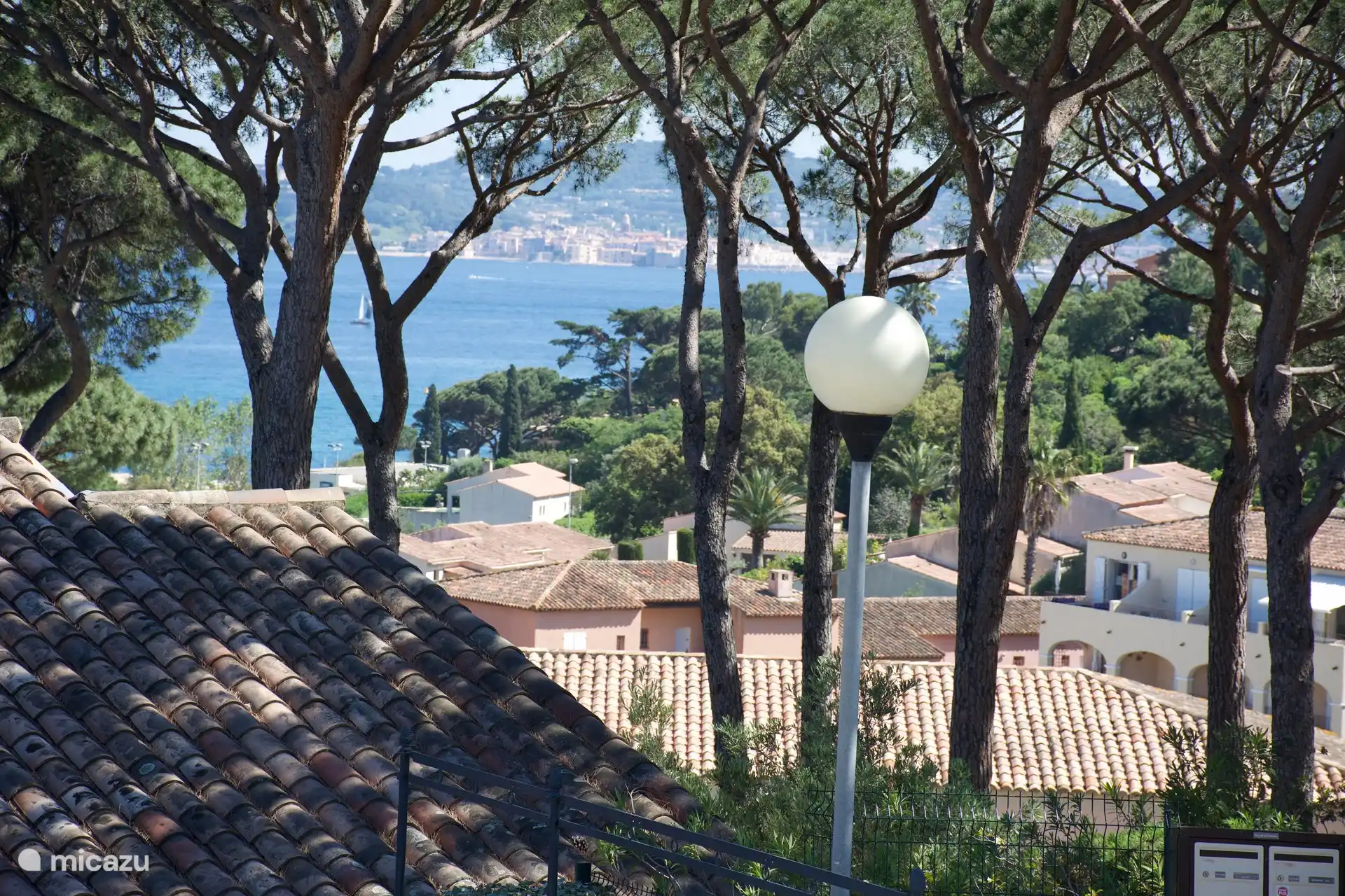 Blick auf den Garten unterhalb von St. Tropez