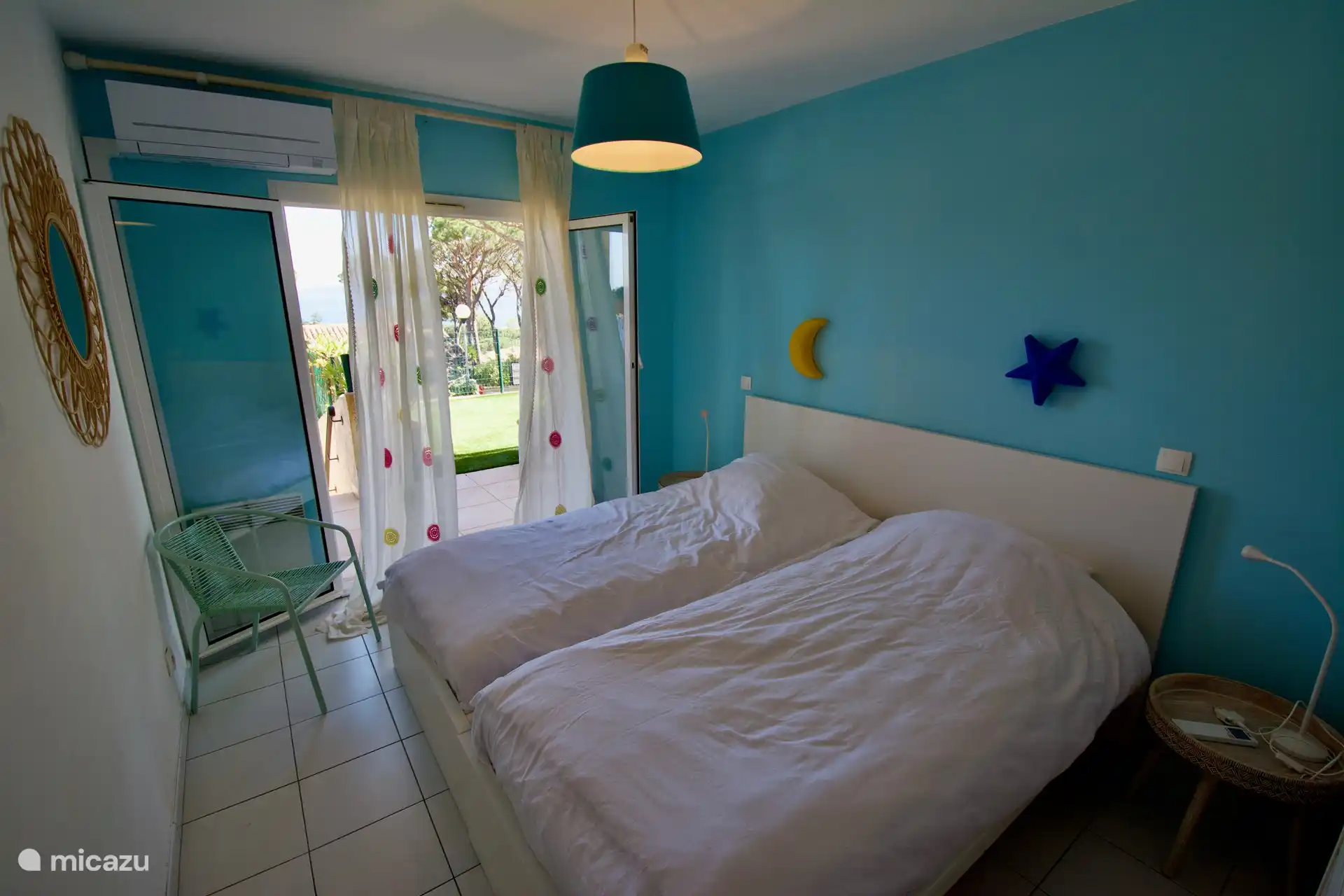 Schlafzimmer 2 mit Klimaanlage und 2 getrennten Betten