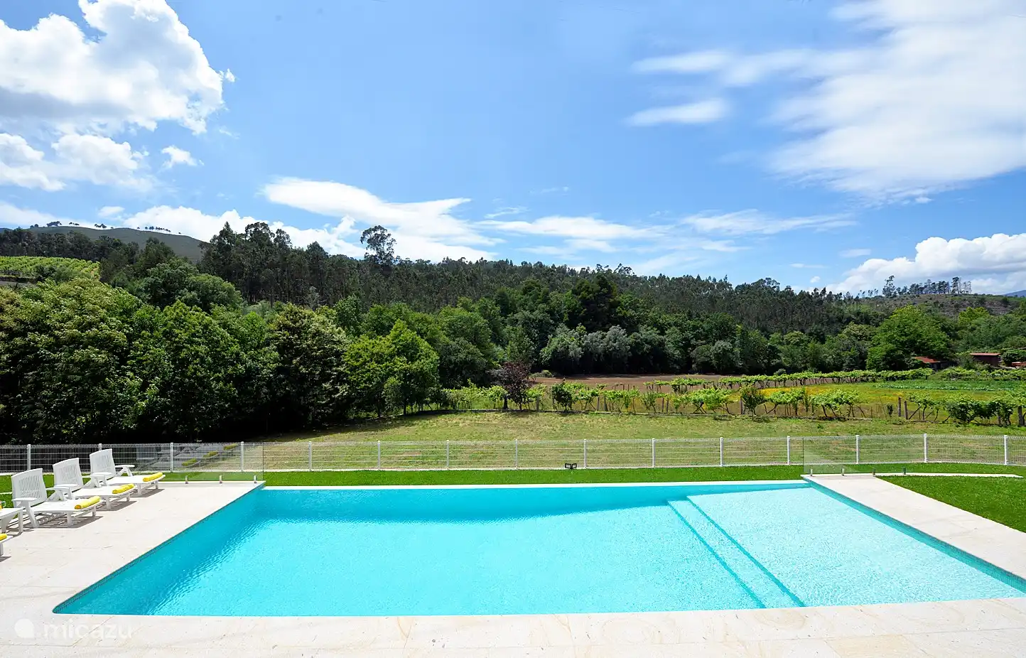 Schwimmbad mit Aussicht