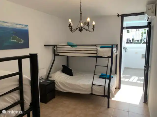 Villa Alena en España, Lanzarote, Playa Blanca - casa vacacional Dormitorio con dos literas