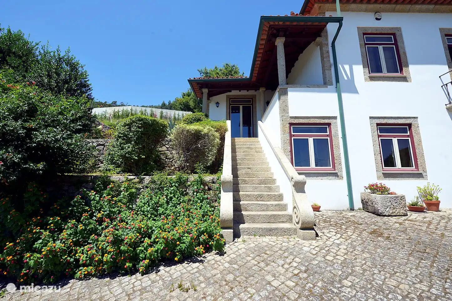 Eingang Villa Tobias
