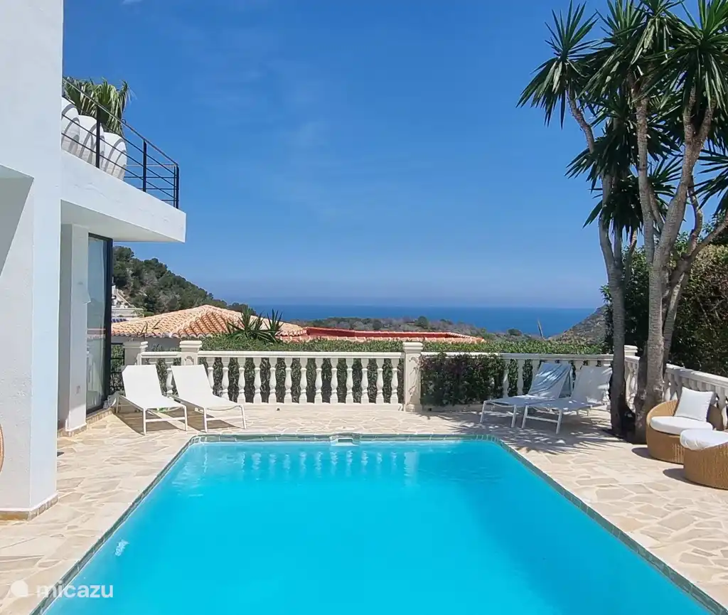 Villa uitzicht op zee op 300m van het strand