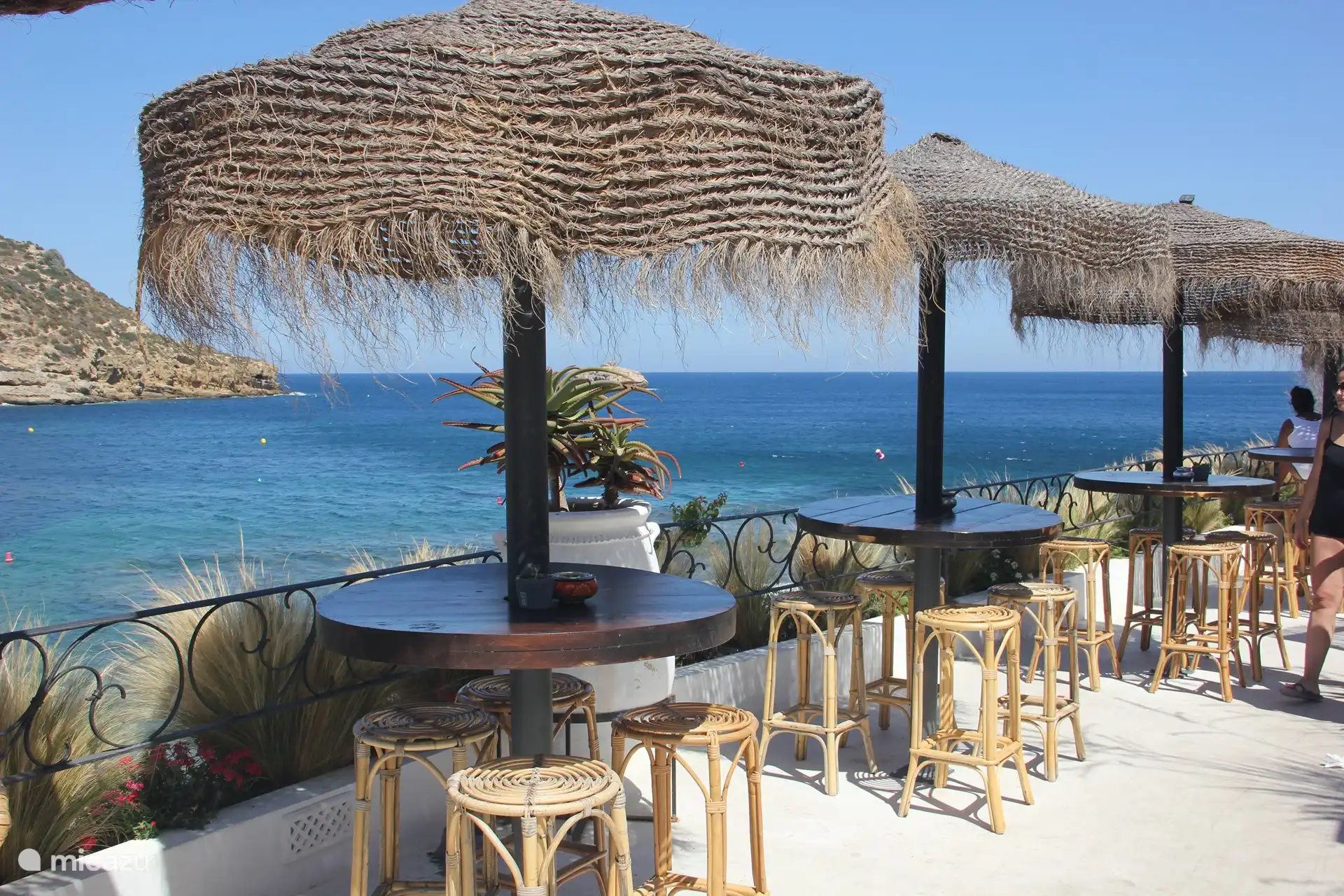 View of the restaurant Cala Clémence located on the beach of La Barraca 300m from the house, idyllic place!