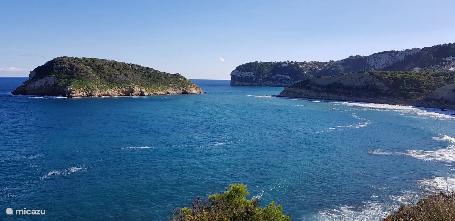 View of the promenade going to Cap Prim, start of the walk on the beach of La Barraac located 300m from the house