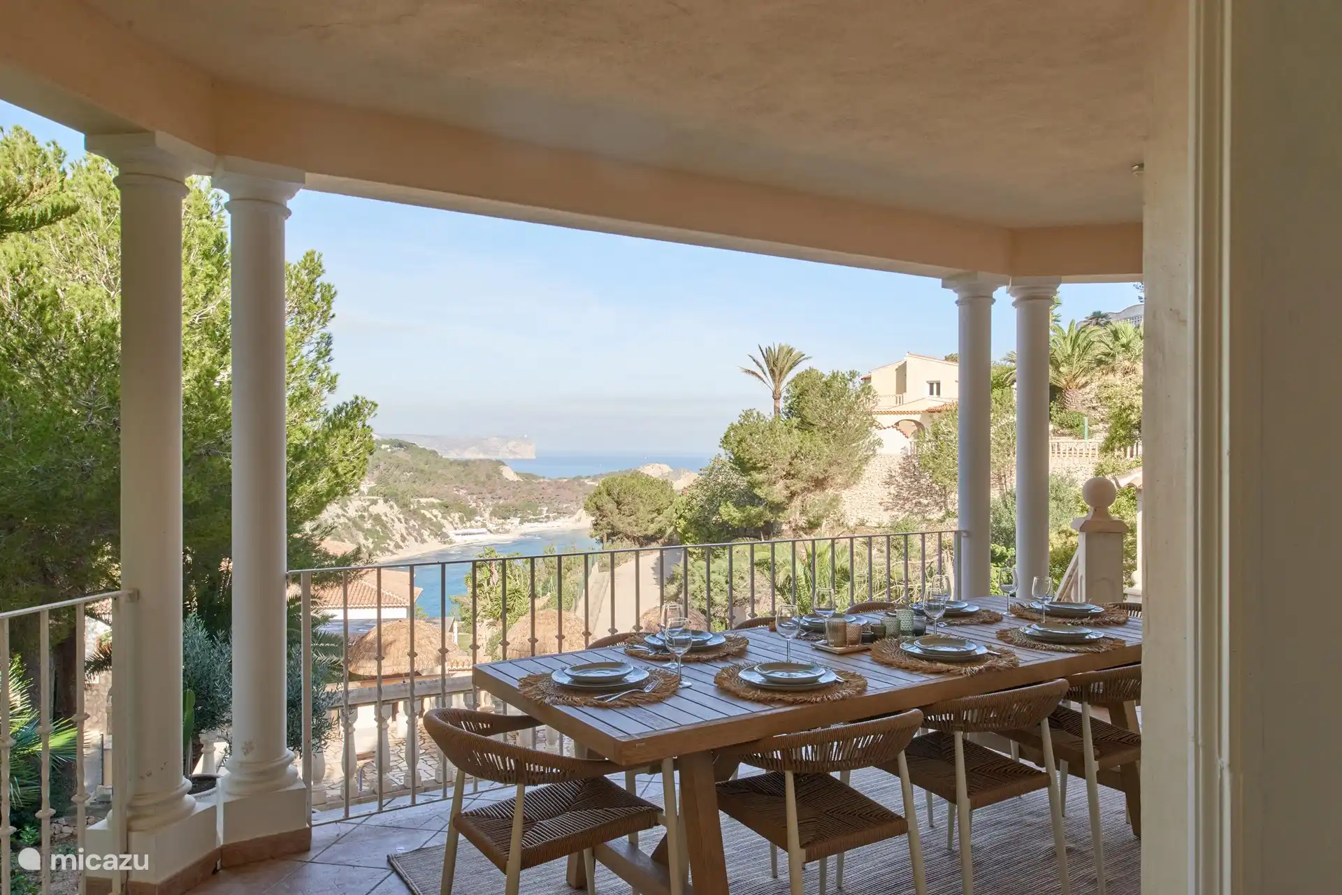 Mesa de comedor al aire libre