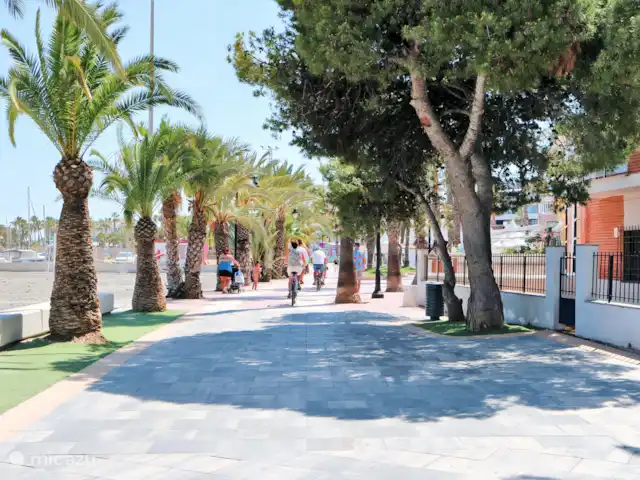Villamar dichtbij alles op Zuid huren in Spanje, Murcia, San Pedro del Pinatar - appartement Fietsen langs de boulevard in Lo Pagán