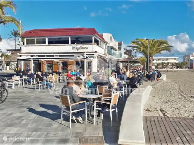 Villamar dichtbij alles op Zuid huren in Spanje, Murcia, San Pedro del Pinatar - appartement Rondom de Mar Menor zijn er het hele jaar door gezellige terrasjes om te eten en te drinken.