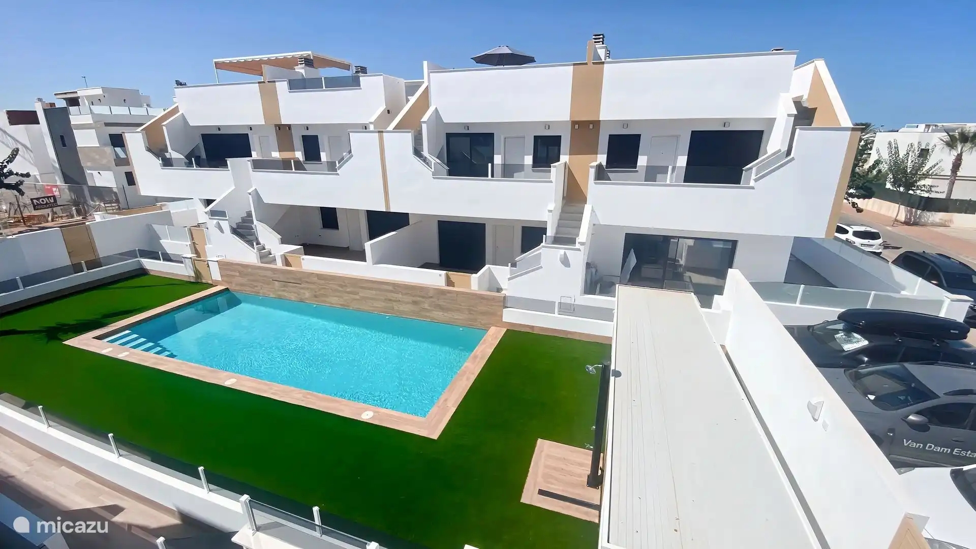 You can see this when you are on the other side. The apartment is at the bottom right. 