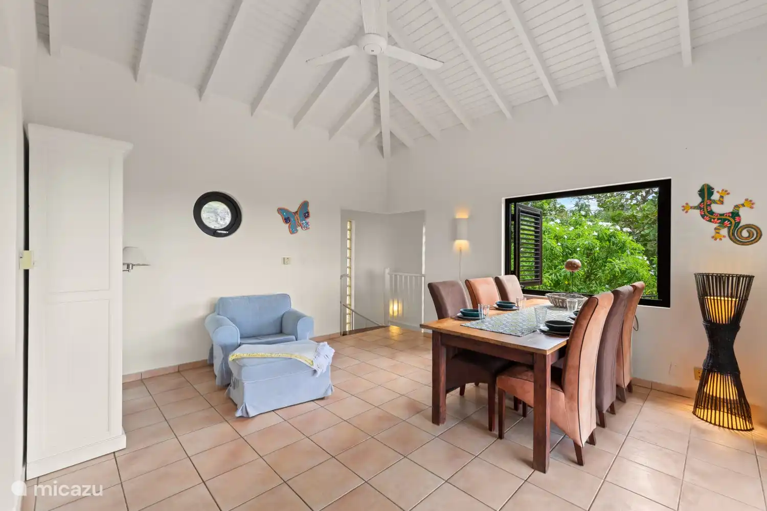 Esstisch für den Innenbereich