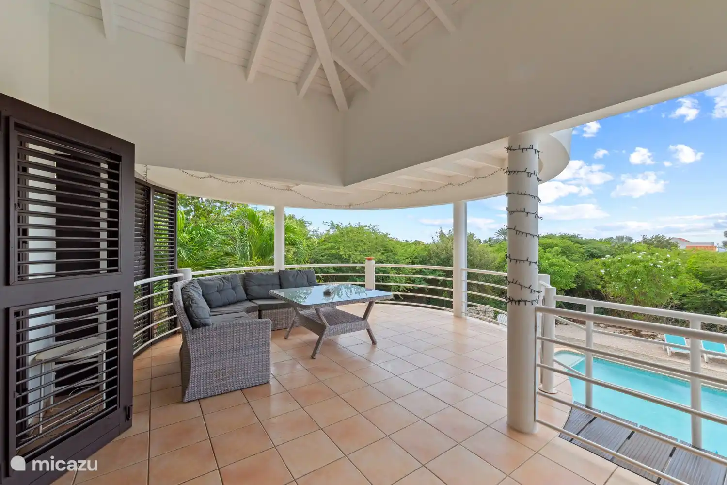 Schöne große Veranda