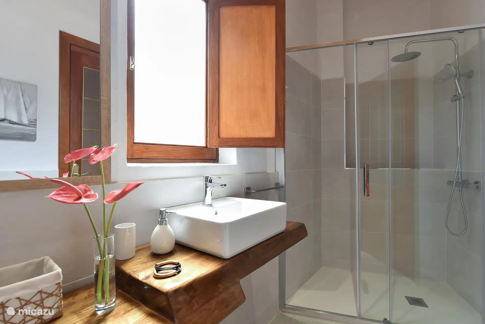 Badezimmer mit Dusche