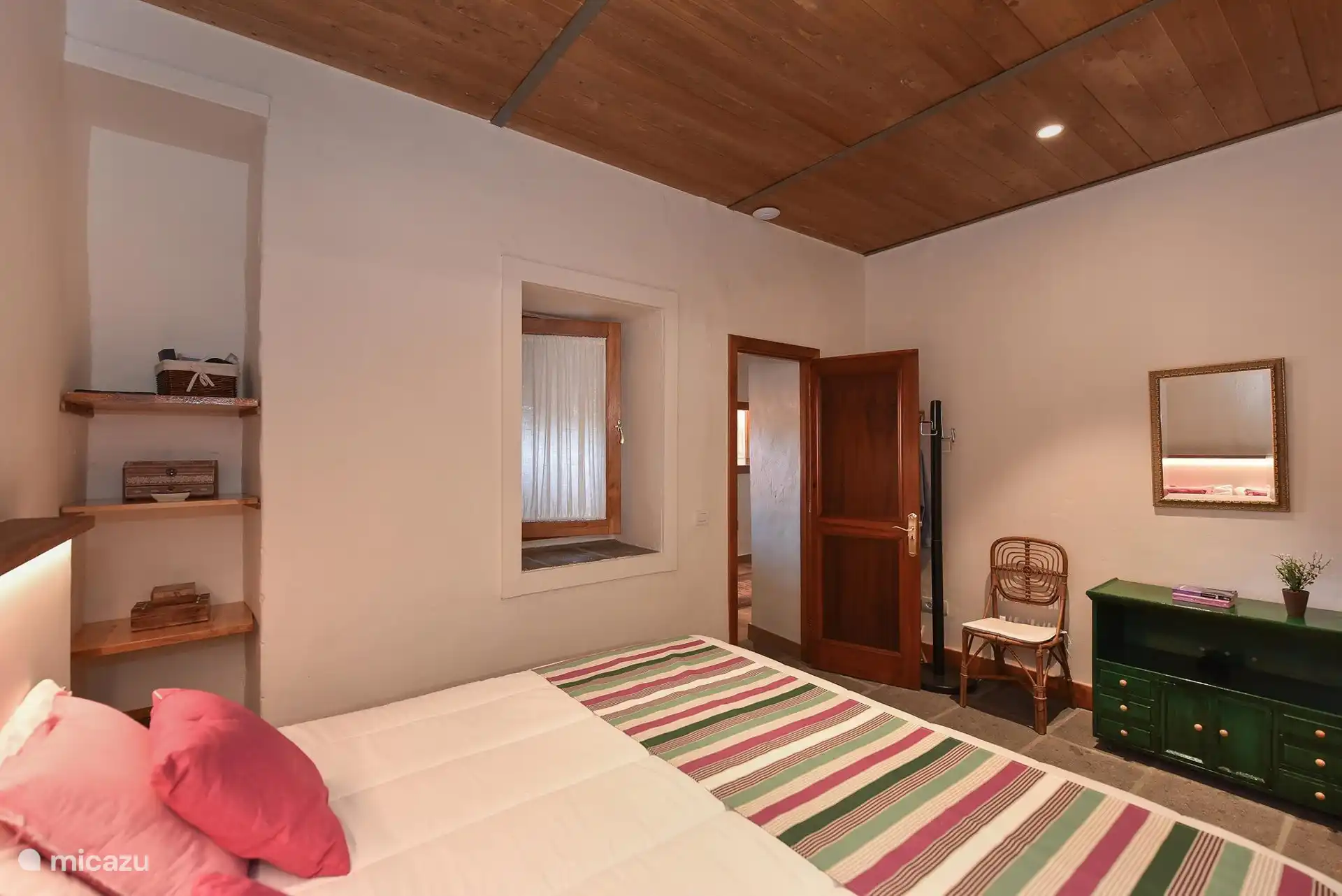 Schlafzimmer für zwei Personen mit eigenem Bad