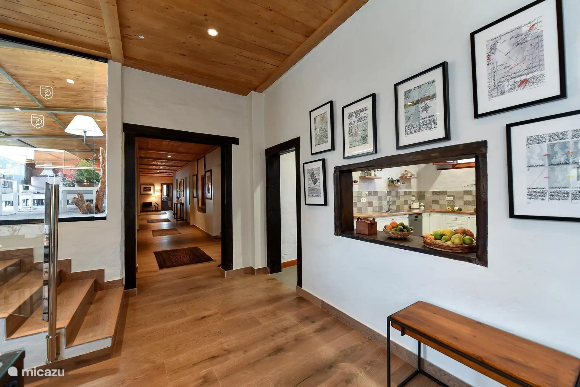 Der Flur mit Blick auf die Küche