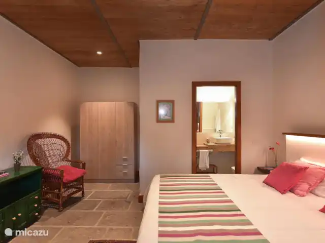 vakantiehuis huren in Spanje, Gran Canaria, Arucas – Finca del Norte  Slaapkamer voor twee personen met ensuite badkamer