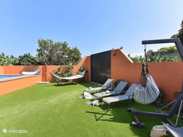 vakantiehuis huren in Spanje, Gran Canaria, Arucas – Finca del Norte  Buitenruimte met ligbedden en hangmatten