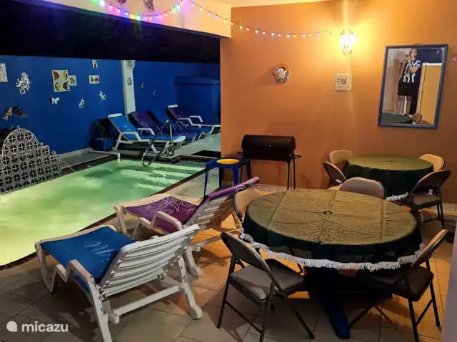 Casa Elly en Aruba, Paradera, Paradera - casa vacacional Sala de estar junto a la piscina
